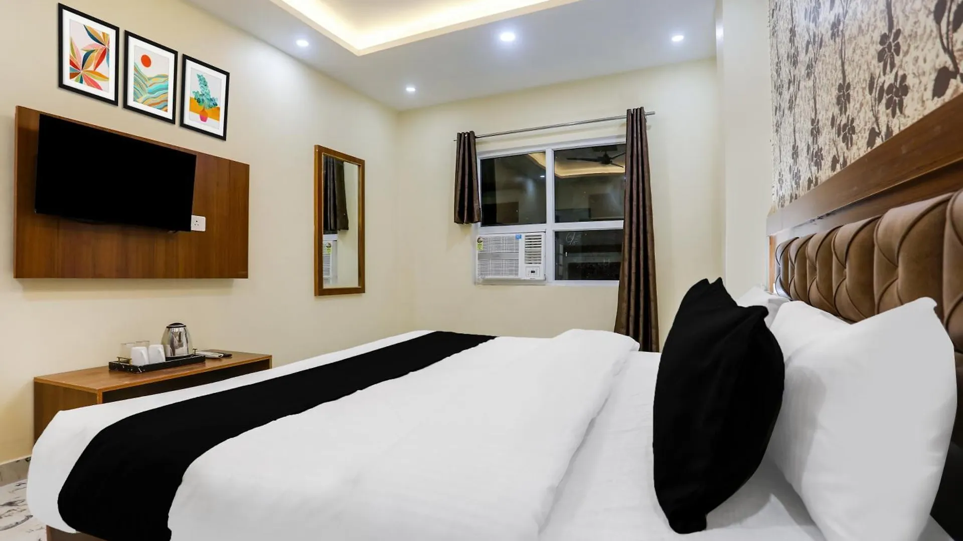 Super Townhouse Ghunghrani Street Godowlia Formerly Raghuveer Temple فاراناسي فندق