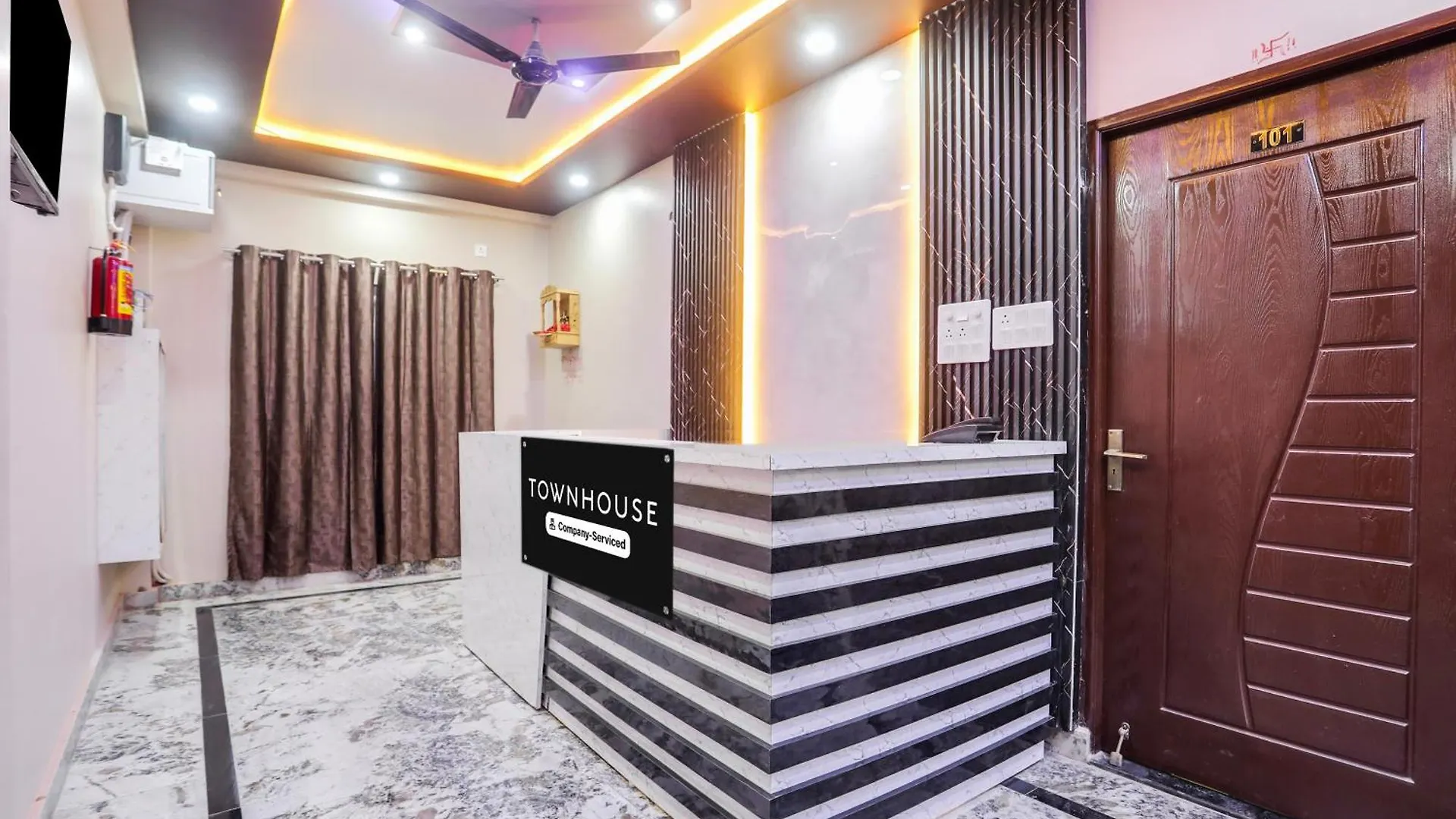 Super Townhouse Ghunghrani Street Godowlia Formerly Raghuveer Temple فاراناسي فندق