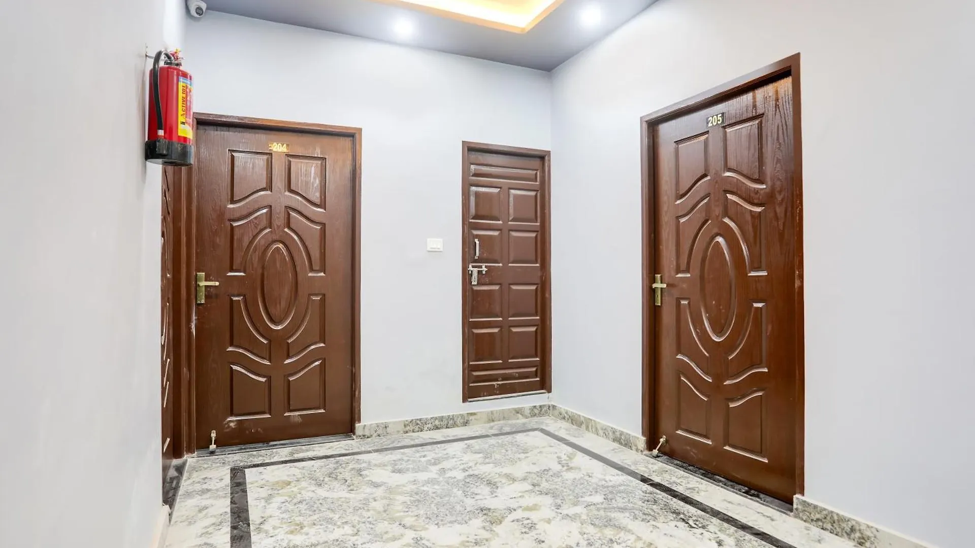 فندق Super Townhouse Ghunghrani Street Godowlia Formerly Raghuveer Temple فاراناسي الهند