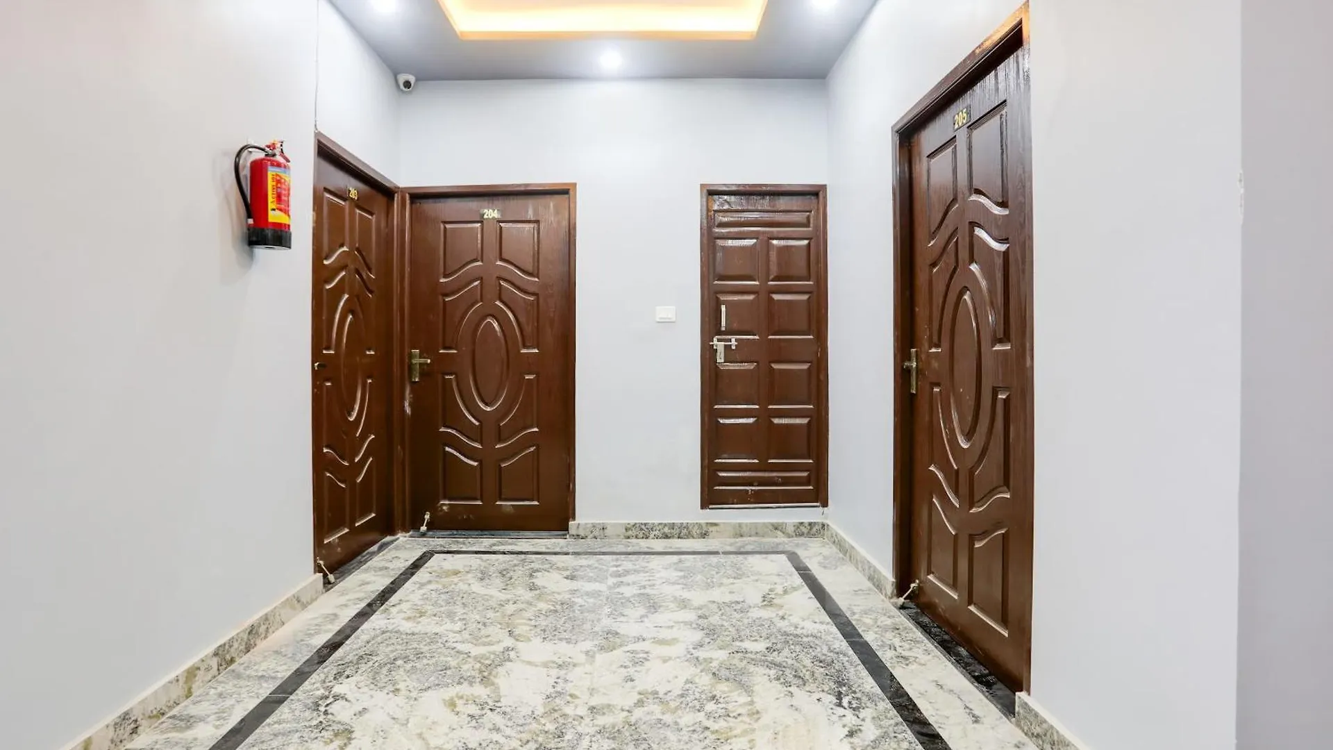 فندق Super Townhouse Ghunghrani Street Godowlia Formerly Raghuveer Temple فاراناسي