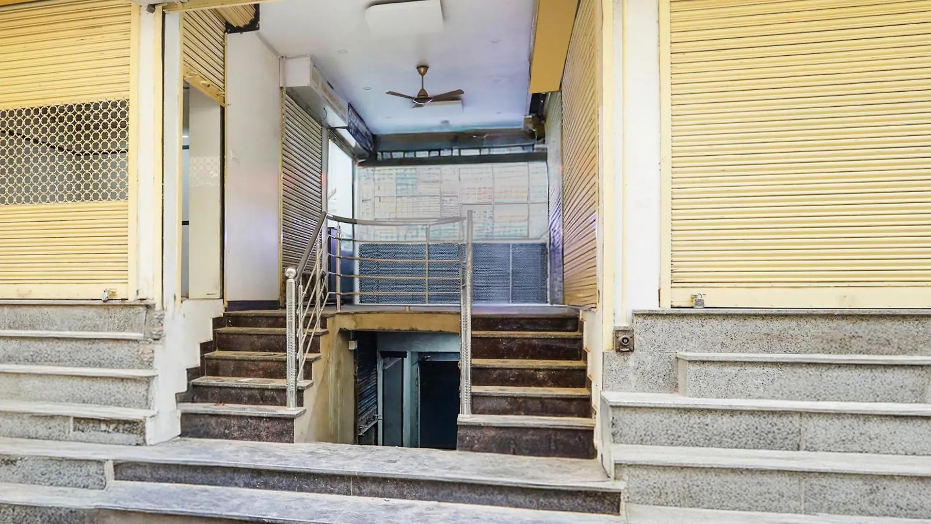 Super Townhouse Ghunghrani Street Godowlia Formerly Raghuveer Temple فاراناسي 0*,