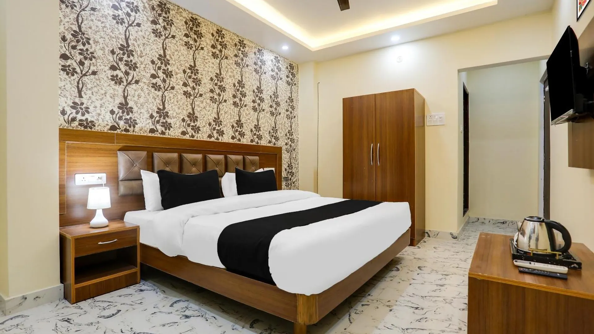 فندق Super Townhouse Ghunghrani Street Godowlia Formerly Raghuveer Temple فاراناسي