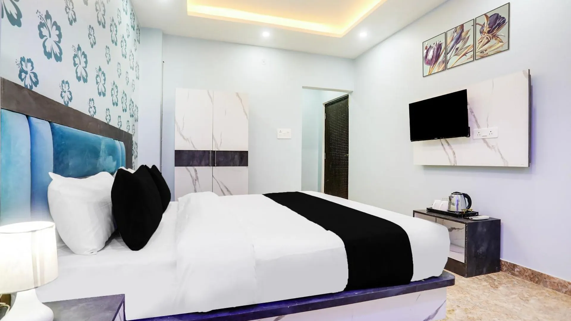 Super Townhouse Ghunghrani Street Godowlia Formerly Raghuveer Temple فاراناسي
